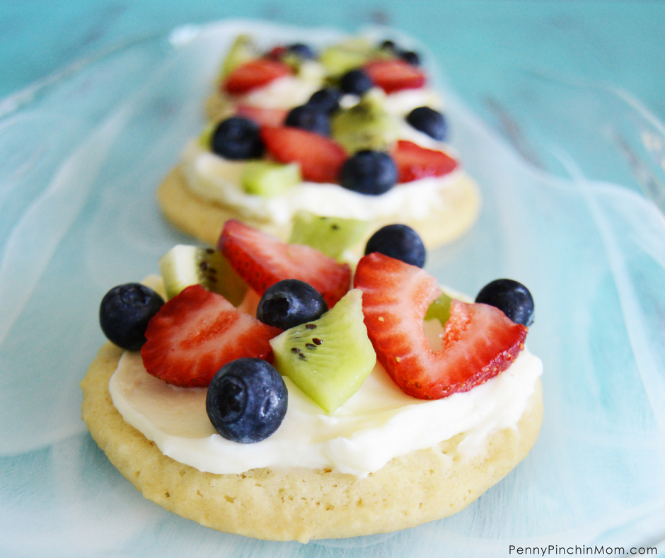 Easy Mini Fruit Pizzas The fresh way to do dessert!
