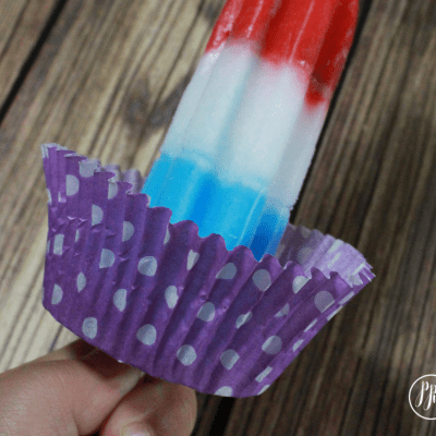 Use A Cupcake Liner to Catch Popsicle Drips
