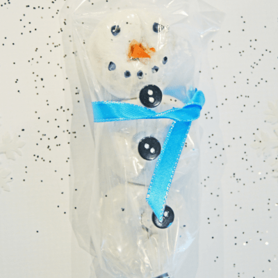 Snowman Donuts Snack Idea (Easy Kids’ Craft Idea)